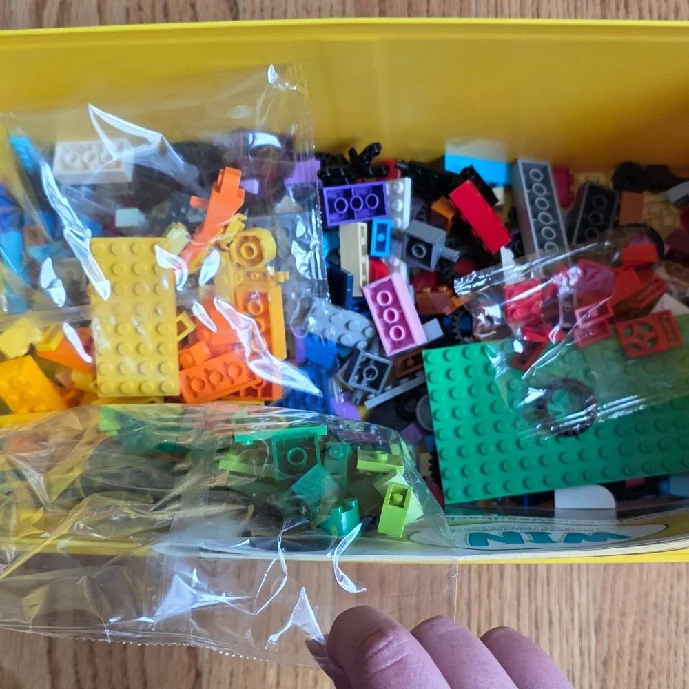 LEGO Classic Medium Creative Brick Box 10696 484 Pieces + Base Plate NEW - Picture 5 of 5